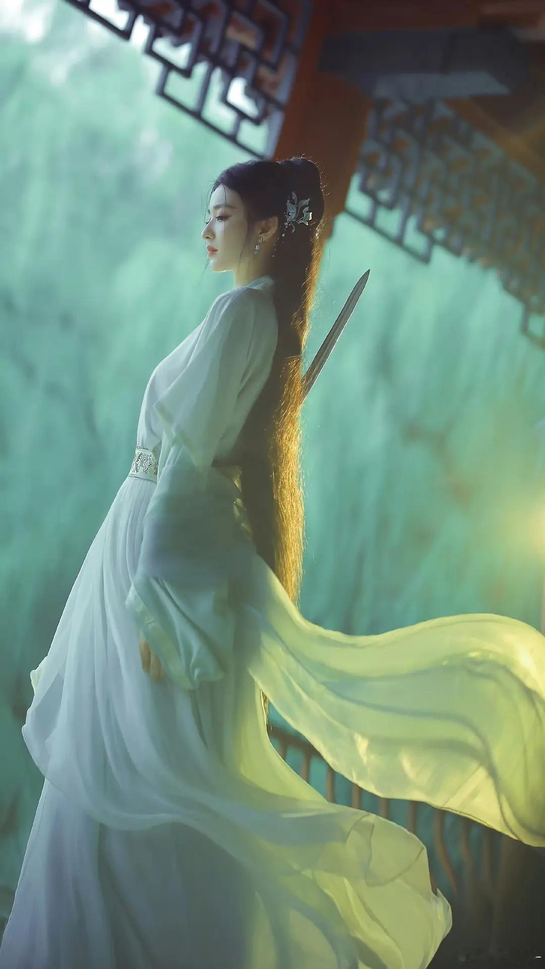 王楚然这两张也太像刘亦菲的小龙女了吧 ​​​