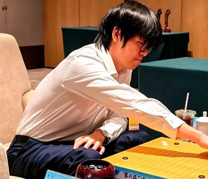柯洁说好久没下棋了 【柯洁曾回应三连胜晋级决赛】柯洁王中王冠军北京时间7月30日