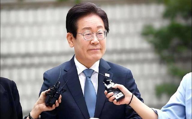 1月12日，李在明接受日本广播协会采访时说：“中日争端不利于地区和平，韩国不介入