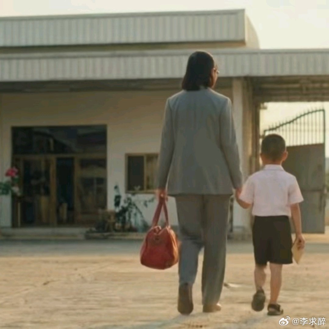 可灵AI回应清明短片纸手机爆火可灵AI助力《纸手机》爆火出圈，令人惊喜！短片仅纸