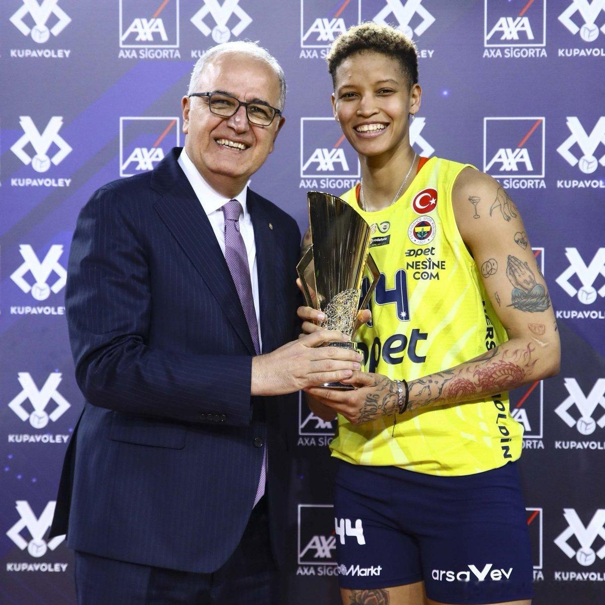 ✅瓦尔加斯在 2024 年土耳其举行的全部 3 场比赛中当选 MVP🇹🇷 2
