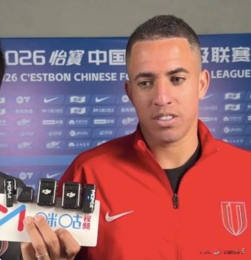 角球当点球踢，中国球员真没有这个脚法，应该归化罗慕洛为我所用。中超联赛第二轮，成