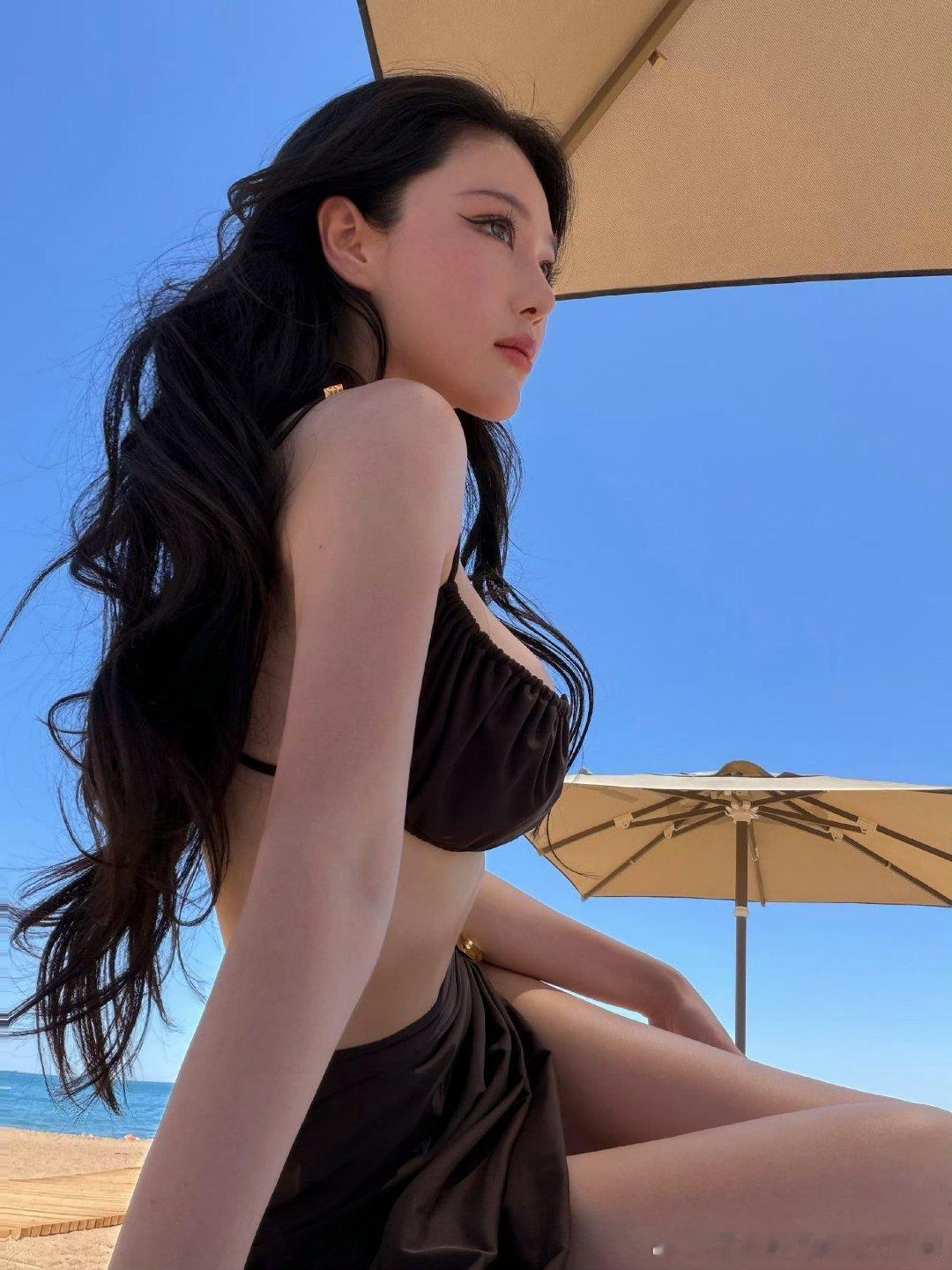 咪咕星鲜事张馨予海边比基尼大片 辣晕了，路过的蚂蚁都要喊一声妈咪！富有且大方，顶