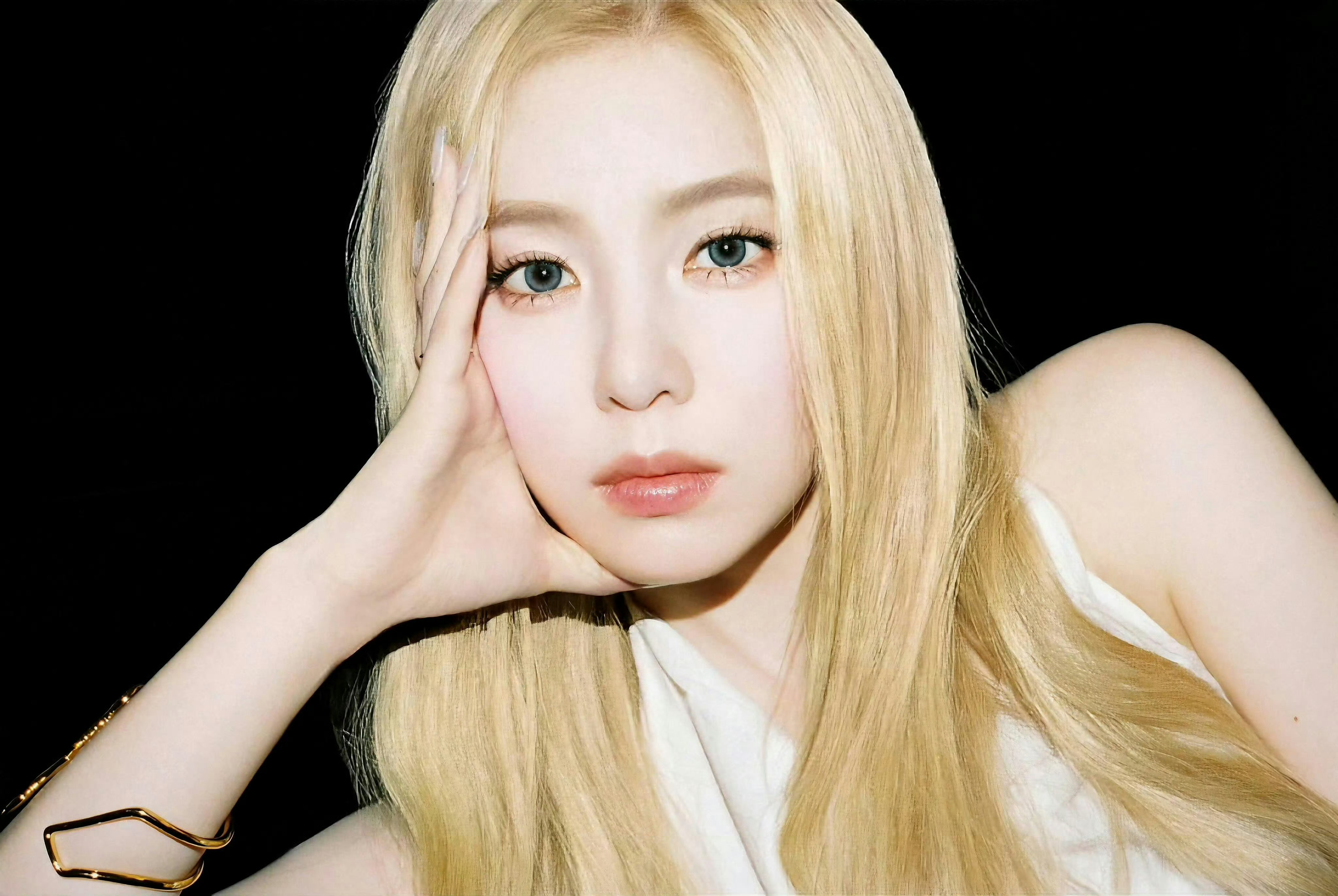 【裴珠泫】给这张脸跪了吧 伪素颜妆加个金发蓝瞳 西方维纳斯之感就拉到顶了 