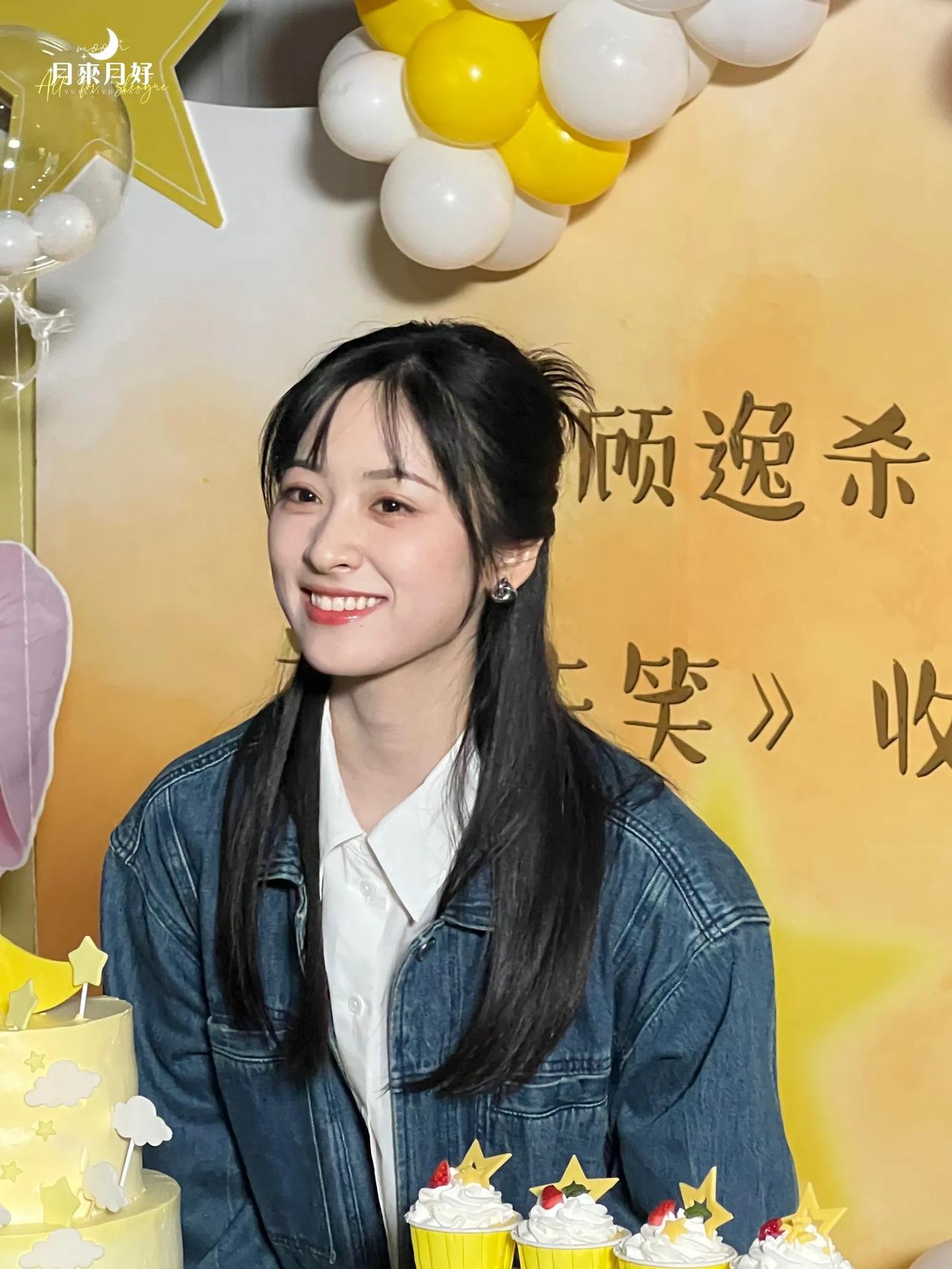 沈月好像也微整了吧？反正感觉和以前不一样了，脸变的更加立体了。相比原来的小孩子气