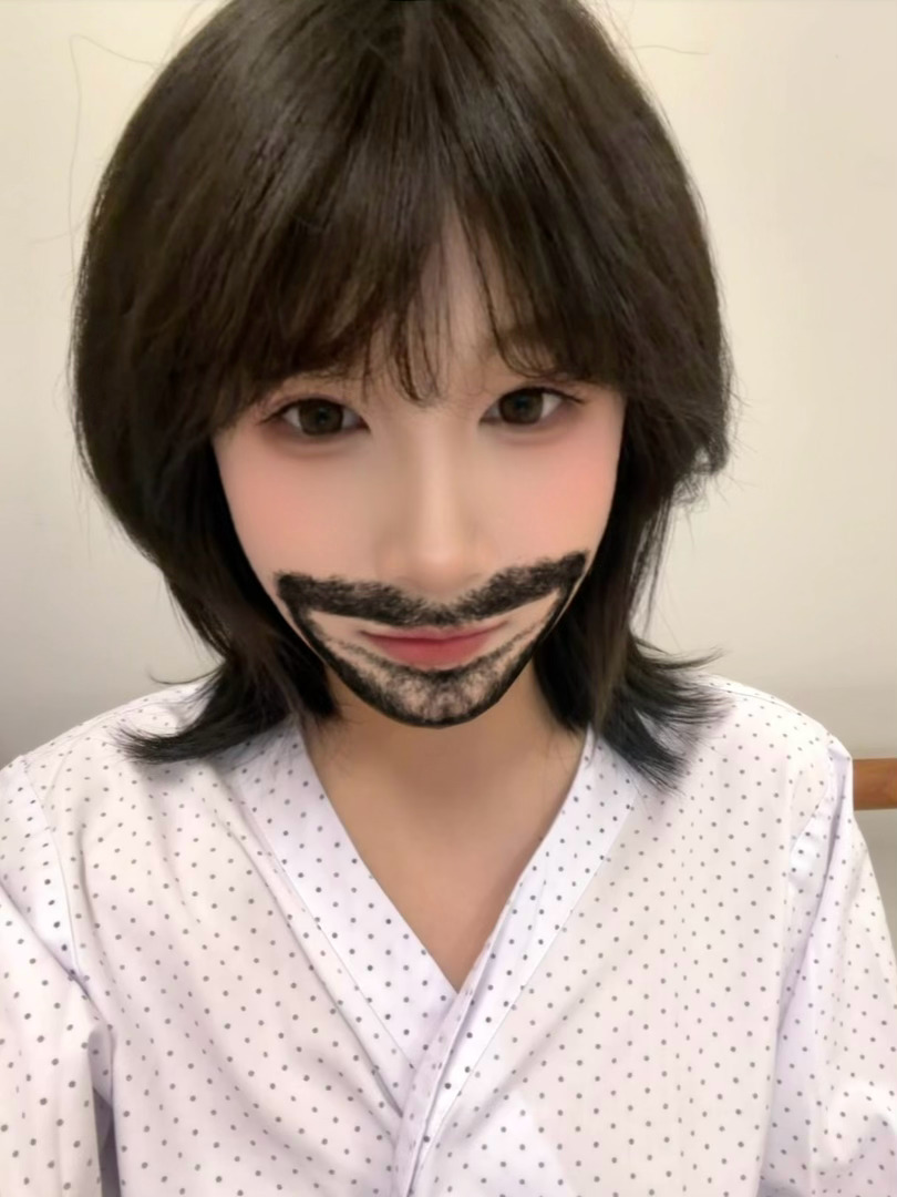 帅大叔排队中