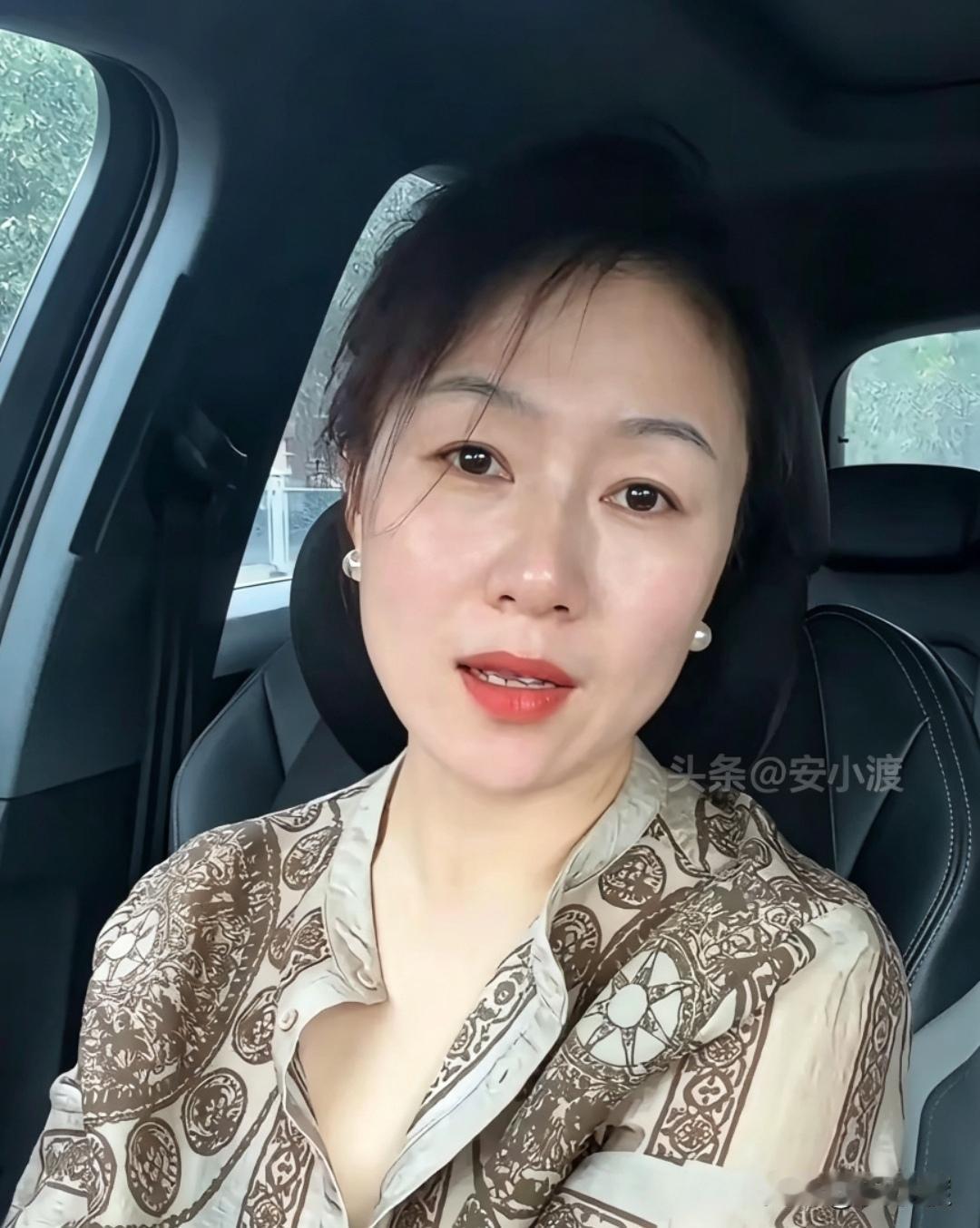 年龄加起来等于9，猜猜她多大了？