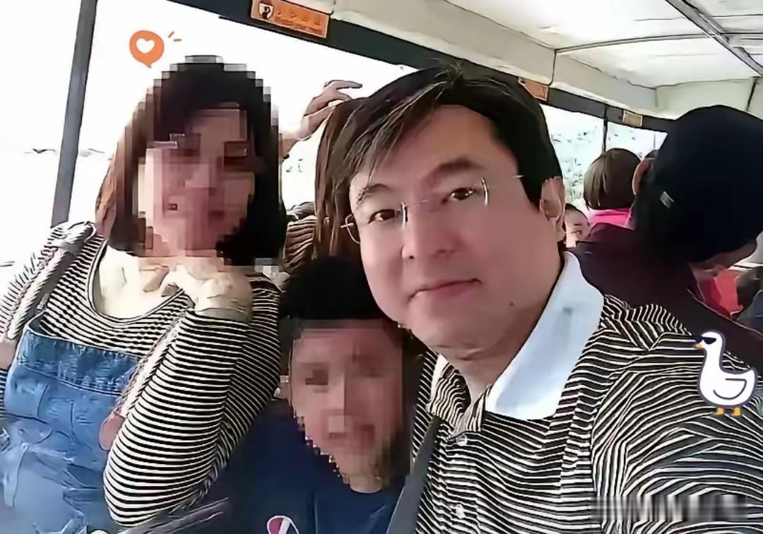 悄无声息举家迁居大陆。
​没有发布会，没有公开声明，一切静悄悄的，却在岛内引起不