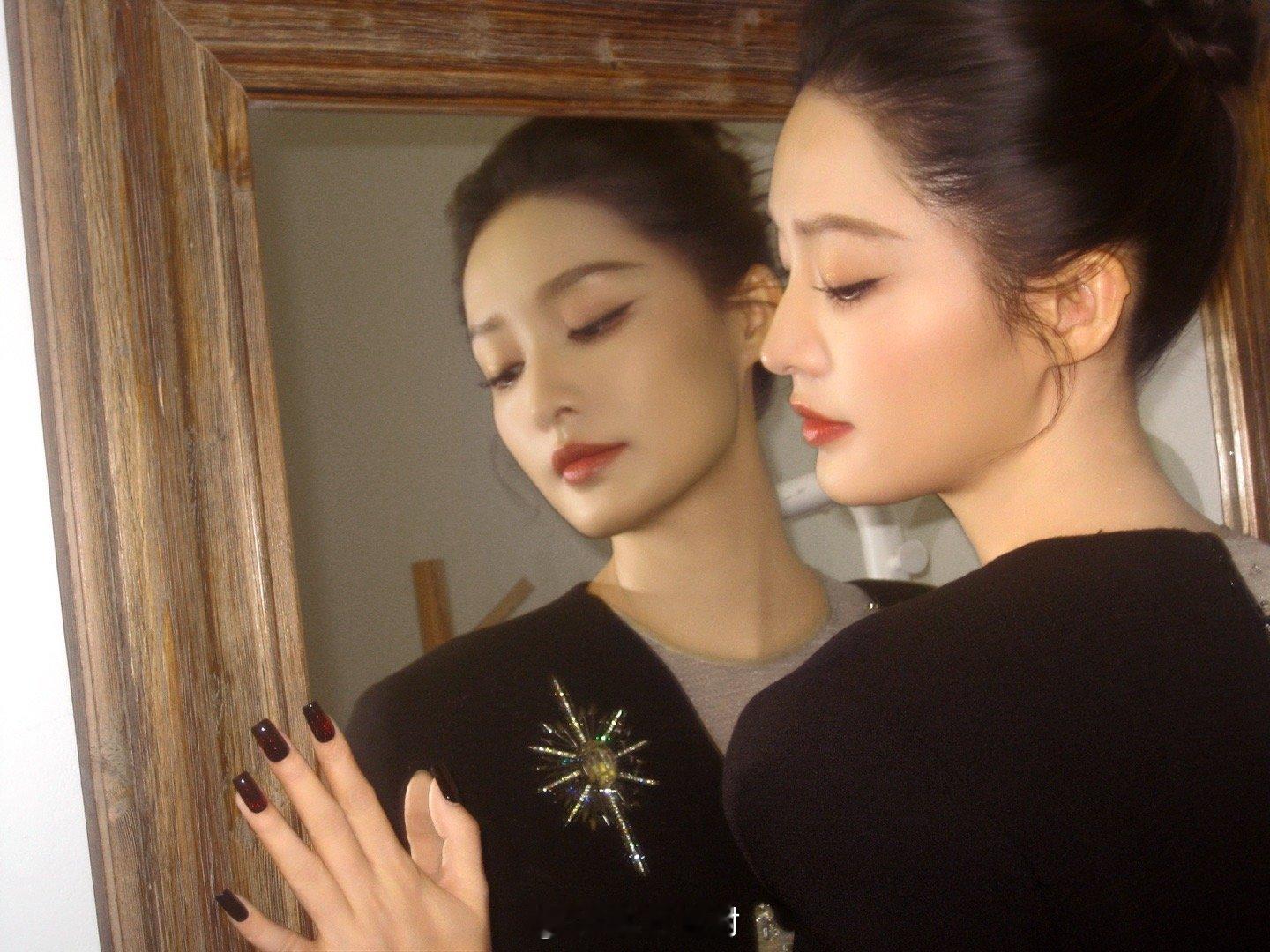 我发现李沁也美的有点犯规了[锦鲤附体][舔屏][舔屏][色][色][色][色][