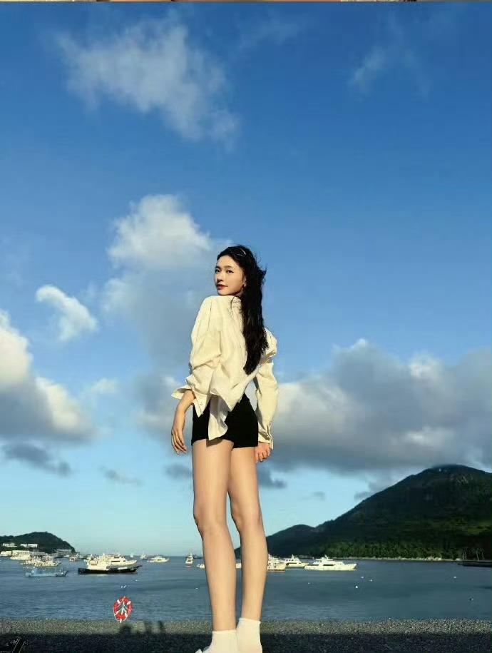 #林允的腿不用P#林允这身材真好！！羡慕了[羞嗒嗒] ​​​