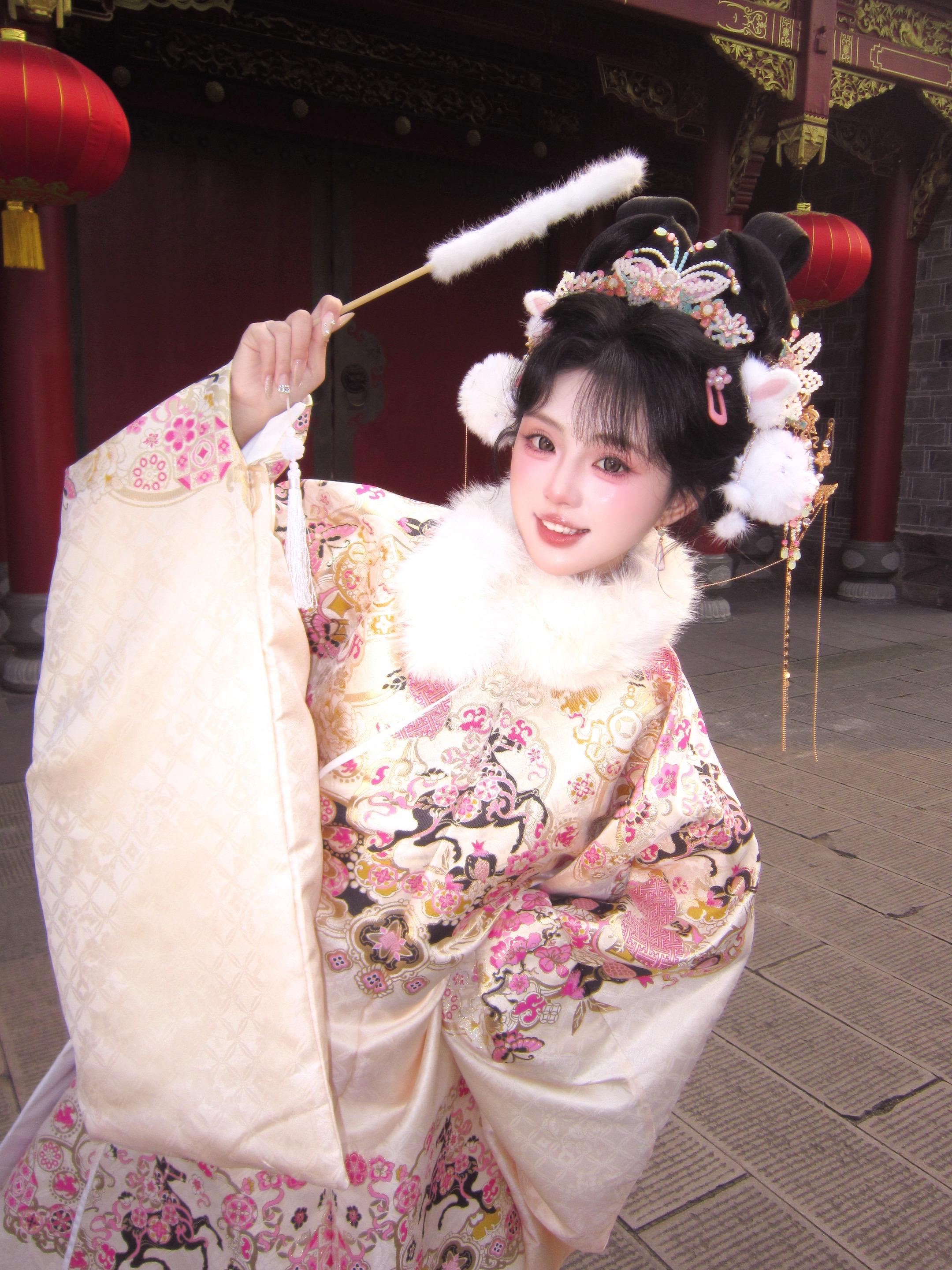 李庄古镇的粉色明制甜妹🐰能萌翻几个是几个