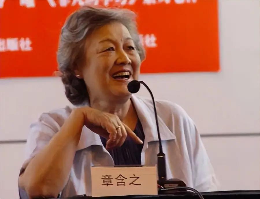 爱意不必同墓证明！2008 年，章含之病逝。女儿洪晃遵照她多年遗愿，不与乔冠华合