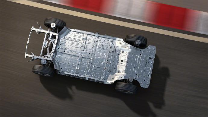 Lafa5上了这么久，还没开过路上看到实车还不错，车身姿态很低这次Ultra上市