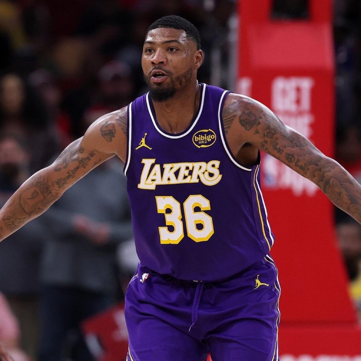 马库斯·该死的·斯马特在季后赛中制造了制胜的发挥。当他离开去孟菲斯时，人们已经把