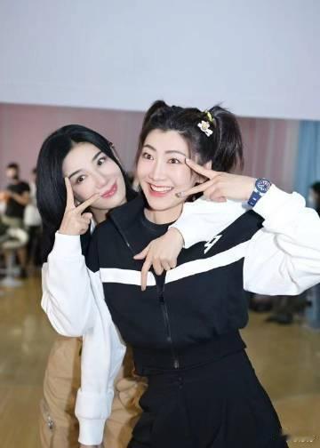 徐梦桃回复黄奕了徐梦桃黄奕梦回浪姐 谁被浪姐售后甜到！黄奕为徐梦桃夺金激动祝贺，