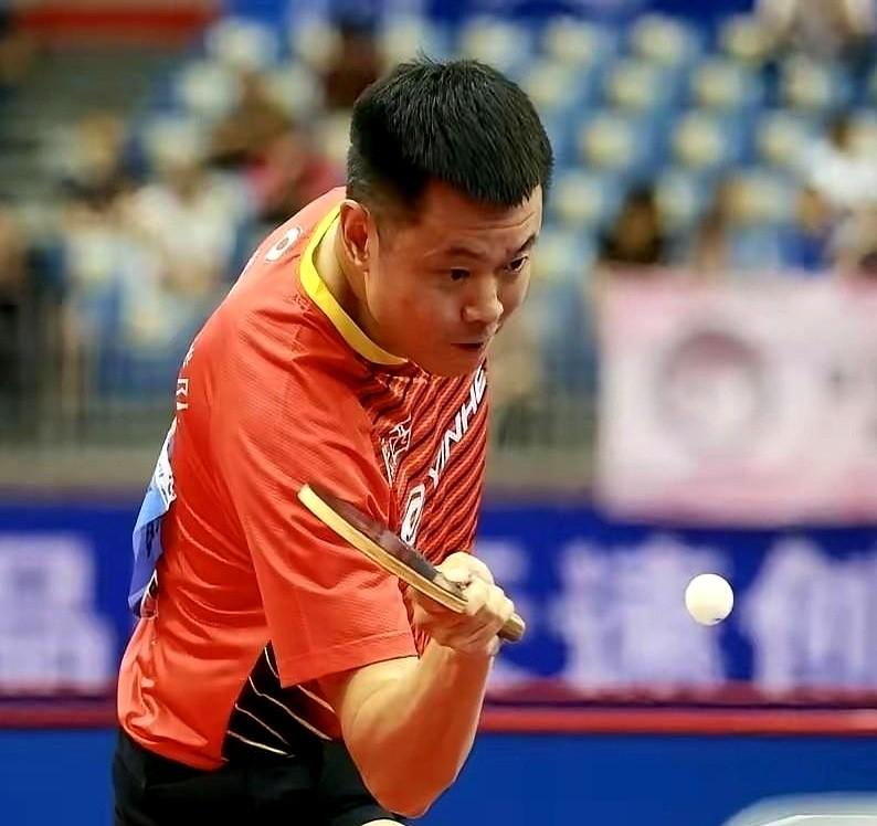 乒乓球场上的“老将”也许真的难以再拼回巅峰。

侯英超的比赛表现让人忍不住感叹，