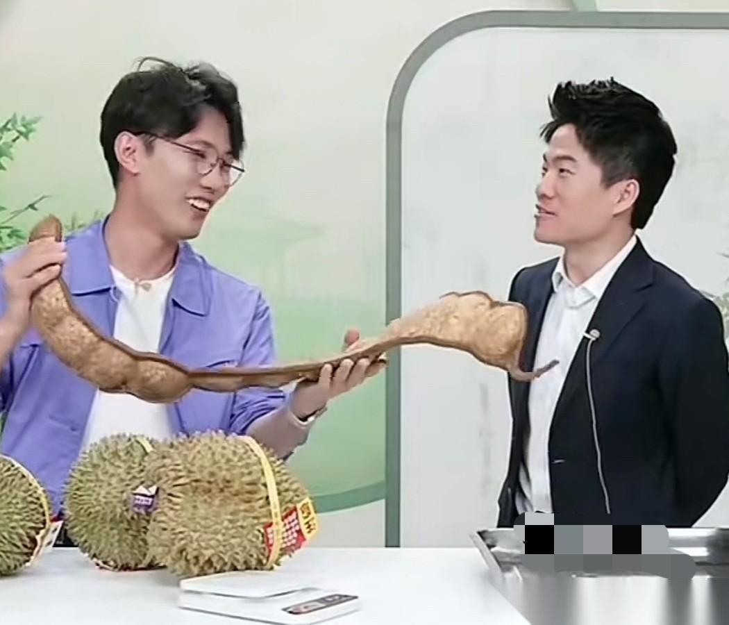 哈哈哈哈哈，笑发财了，宇辉的冠军奖品大豆荚经历长途跋涉从云南运到了西安，宇辉从云