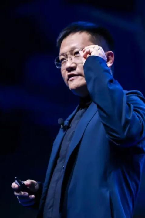 华大基因，尹烨说，所谓的长寿之乡，是骗人的，什么巴马长寿村，也只是有几十个百岁老