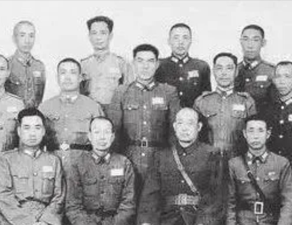 抗战胜利后，杂牌师长想投奔八路军，却被手下全员反对，结局出人意料

抗战胜利的锣