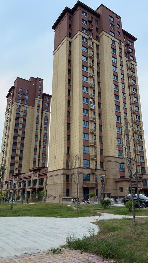 住在什么样的地方，对身体健康更有帮助，是住在高楼的房子里，感受到干净整洁宁静的空