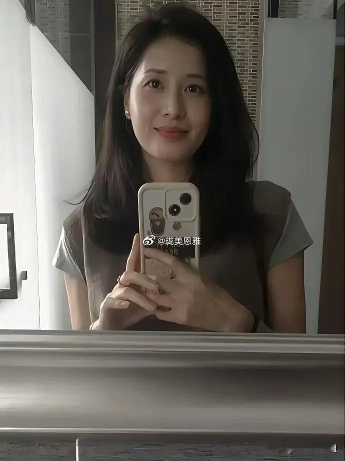 这个美女长得有点像王楚然，实话实说！