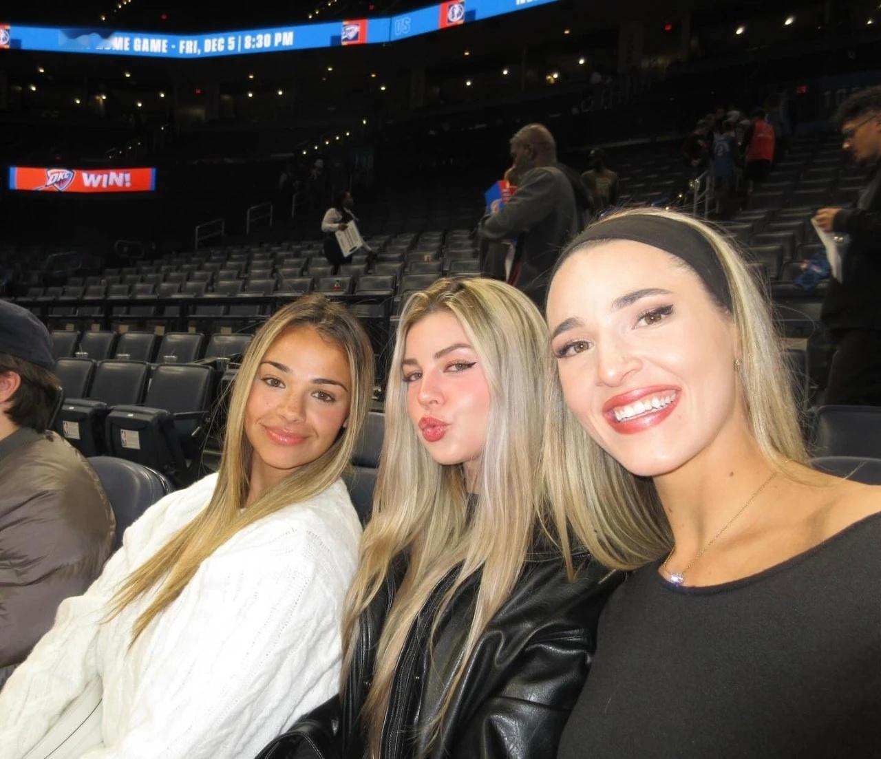 海莉晒照昨日与好友一同观赛⚡雷霆11连胜亚历山大强的离谱雷霆