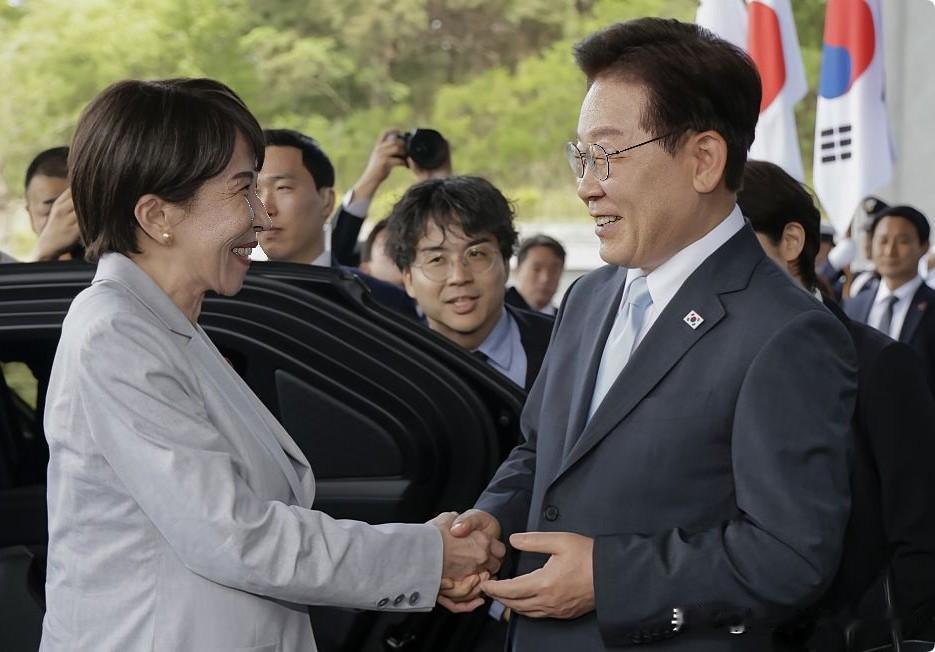高市早苗访韩说的温暖的话。


据报道，日本首相高市早苗去访问韩国了，韩国总统李