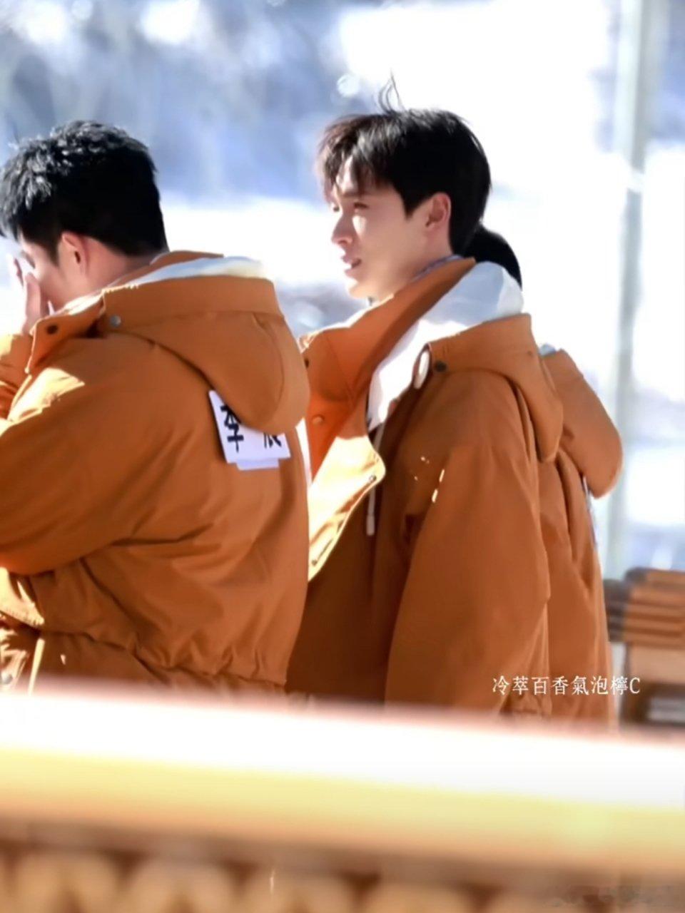 李晨跑男路透，看升旗感动哭了