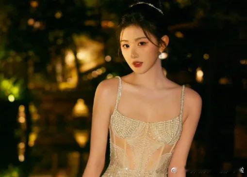 孔雪儿在《九重紫》里的表现很不错，虽然一部作品还不能让她快速升级，但多几部爆剧、