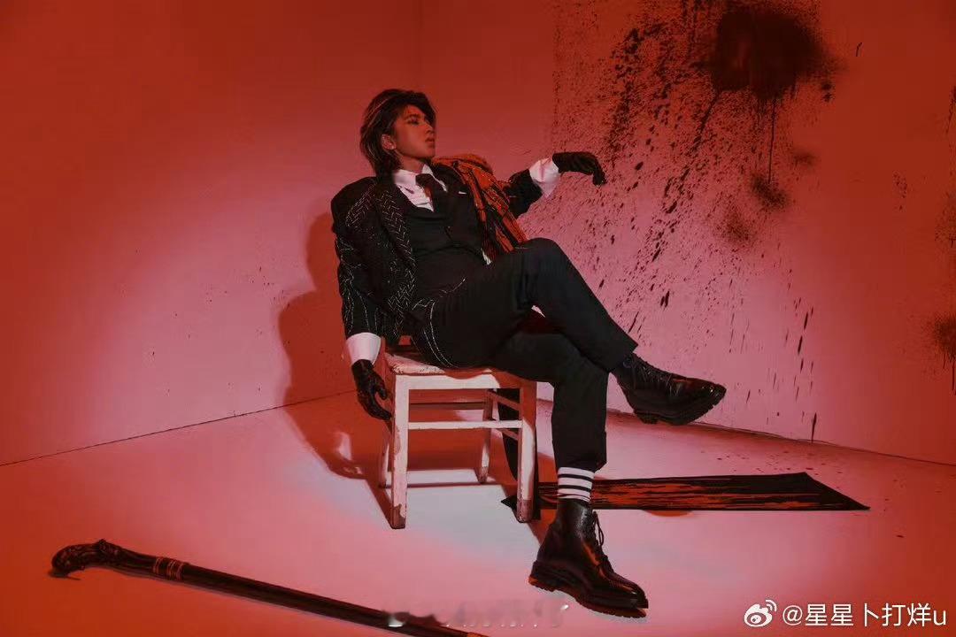 蔡徐坤MetGala红毯look音乐与时尚巅峰共振！蔡徐坤亮相Met Gala，