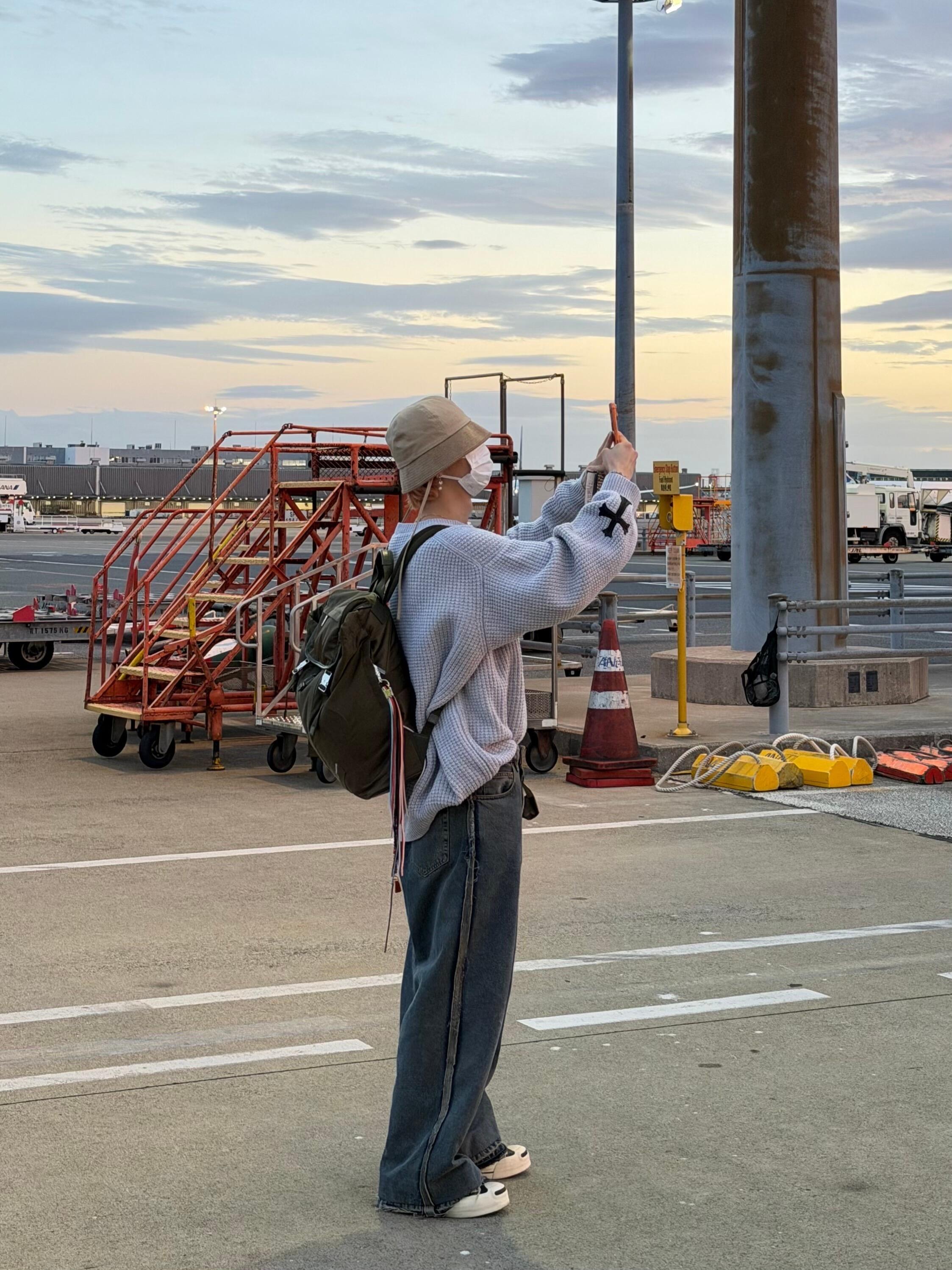 路人偶遇鹿晗，这真的不是男大吗[苦涩] ​​​