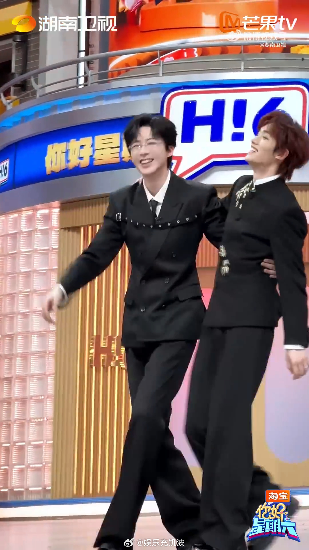 刘宇宁丁程鑫好权威的双人舞被刘宇宁丁程鑫黑西双人舞硬控你好星期六眼神杀加整齐走位