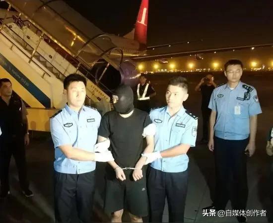 6.6亿骗贷嫌犯被押解回国！天网恢恢，金融犯罪终究难逃法网
 
2026年3月2