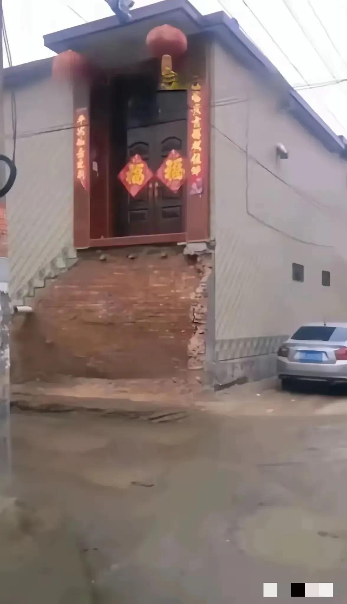 各位大神帮忙支招，这合适安装电梯吗，被领居敲了台阶，我应该如何处理#修不了一点电