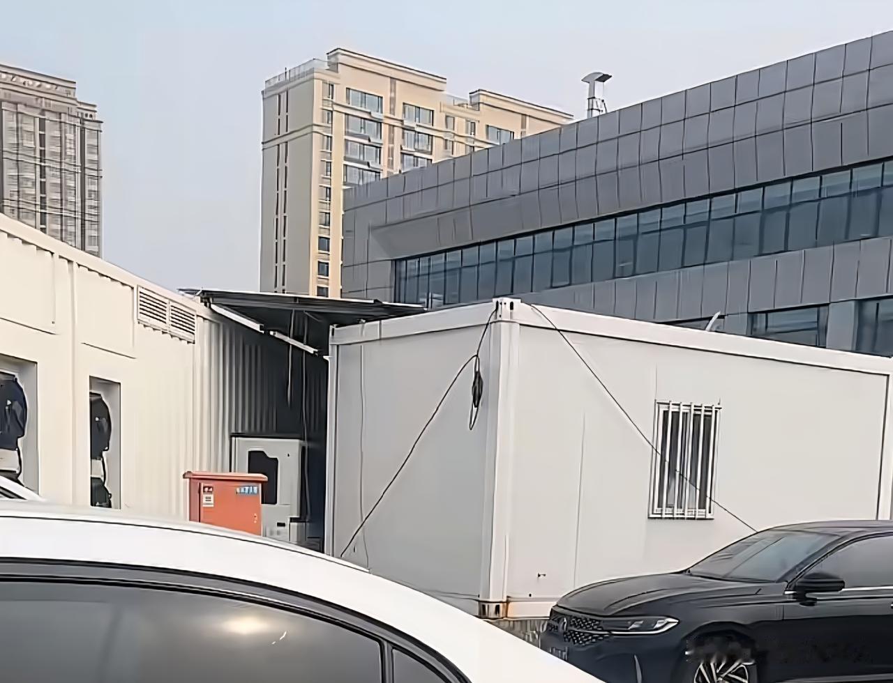 咱邹平人都自觉点！人民医院停车这点事，真的很重要！


最近我看到有人吐槽邹平人