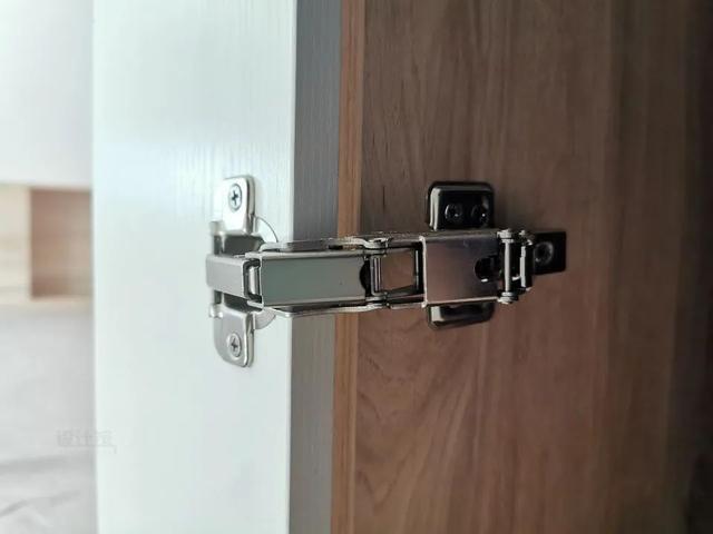 衣柜质量好不好，看看柜门就知道