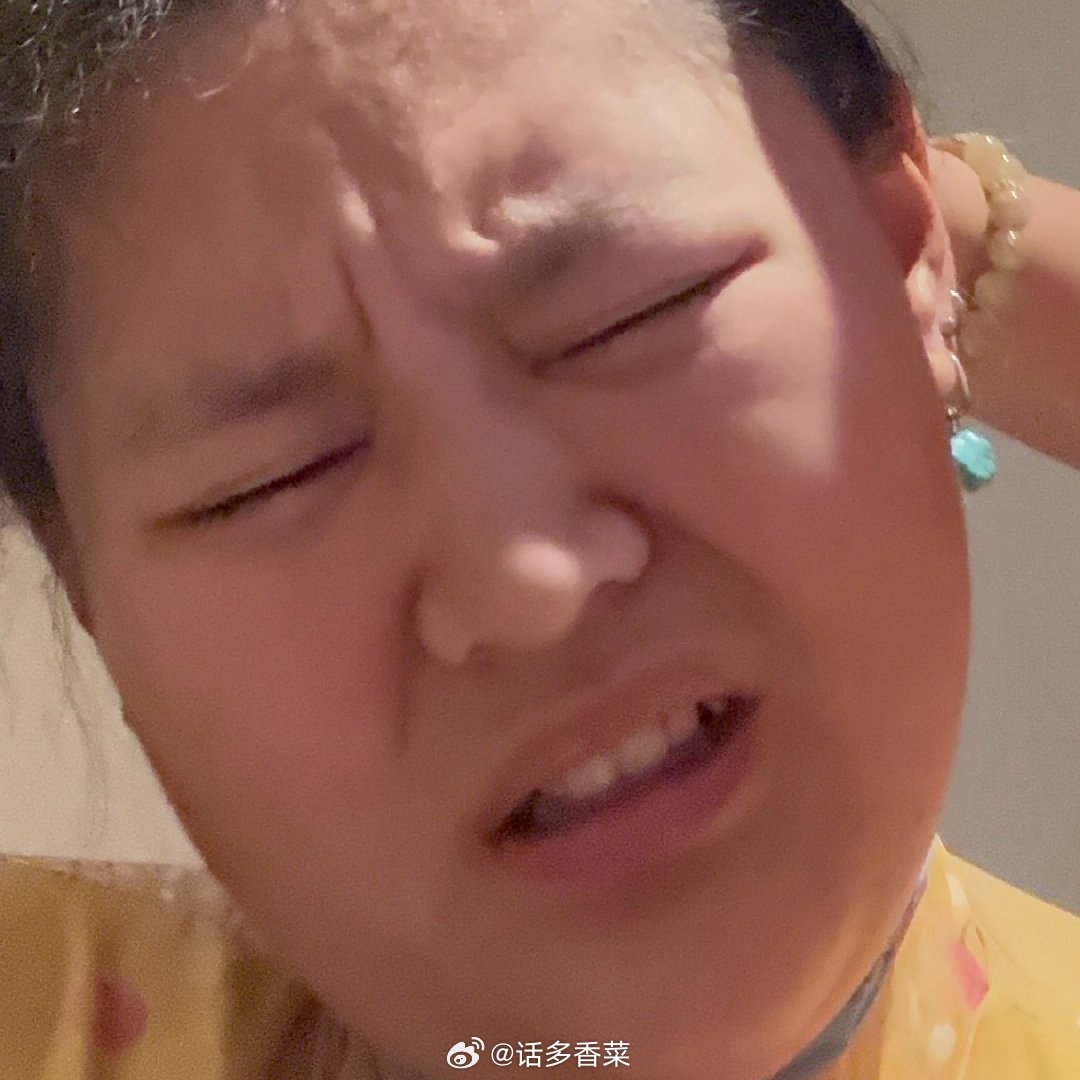 孩子们，我先说一下，我最近脸部有点抽搐，今天拍照可能会笑得一直抽，不是在给你们做