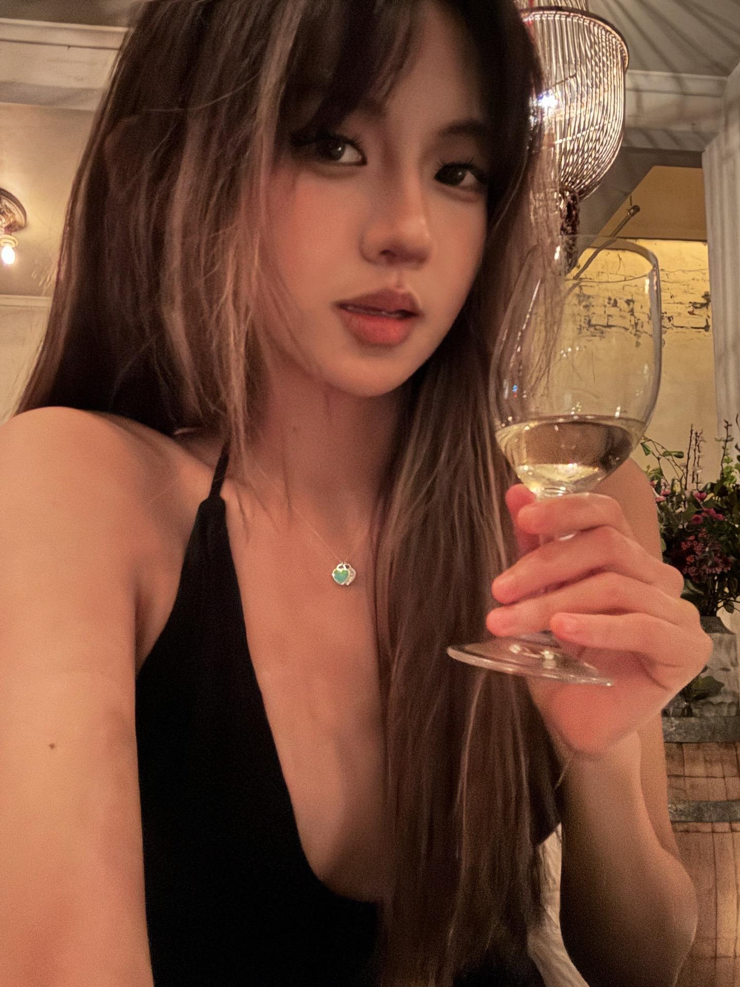 拿得起放不下的东西只有酒杯