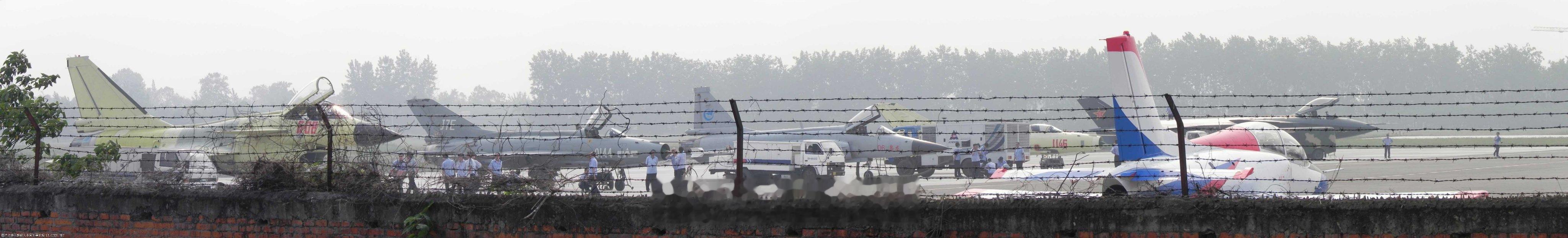 大约是2011年的照片，J-7E、J-7G、枭龙06号机、K8、J-10A和J-