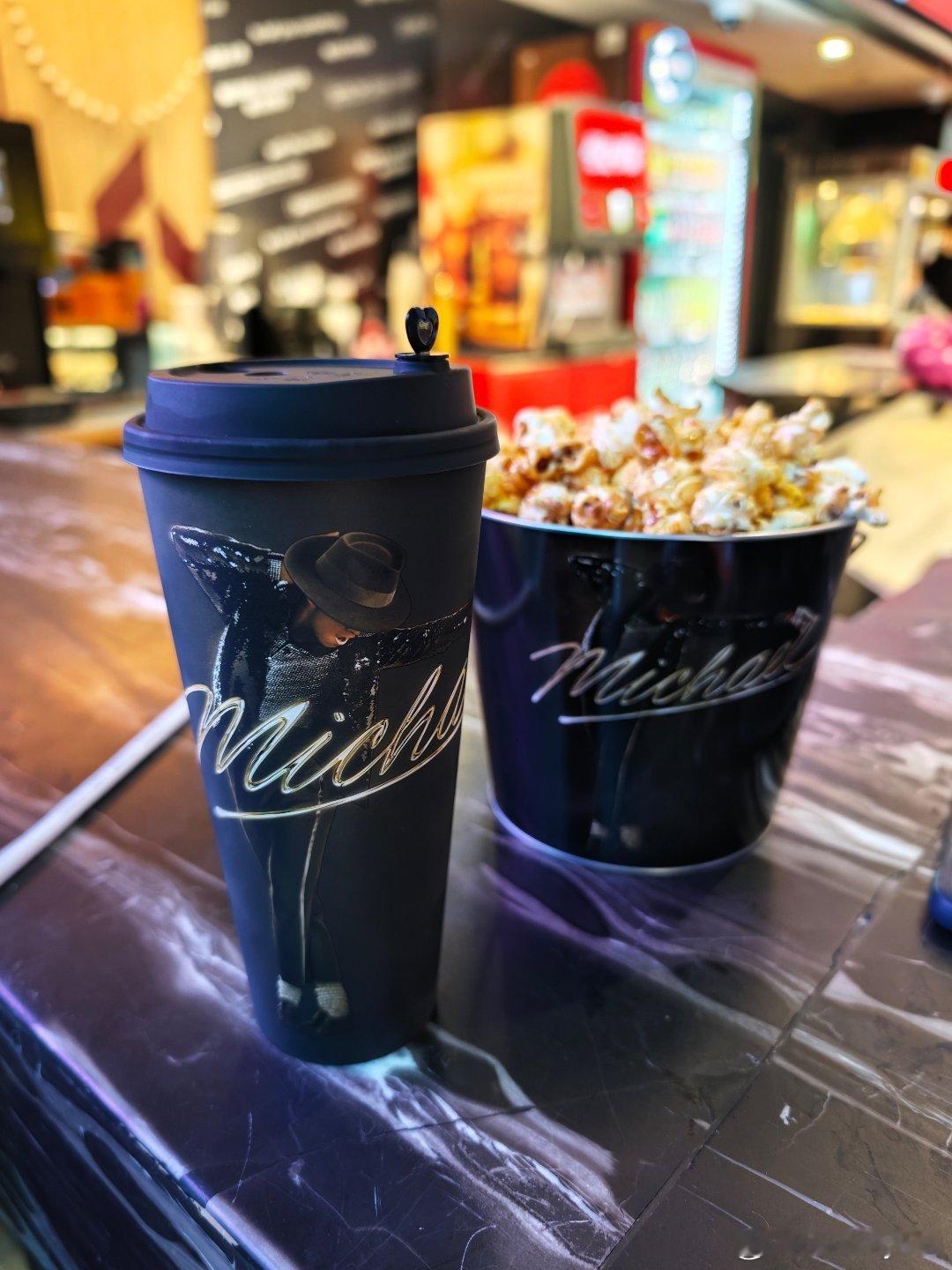 好看！激动！哭了哭了～其实我觉得最神奇的，是这小子既喜欢杰伦又仰慕MJ……音乐果