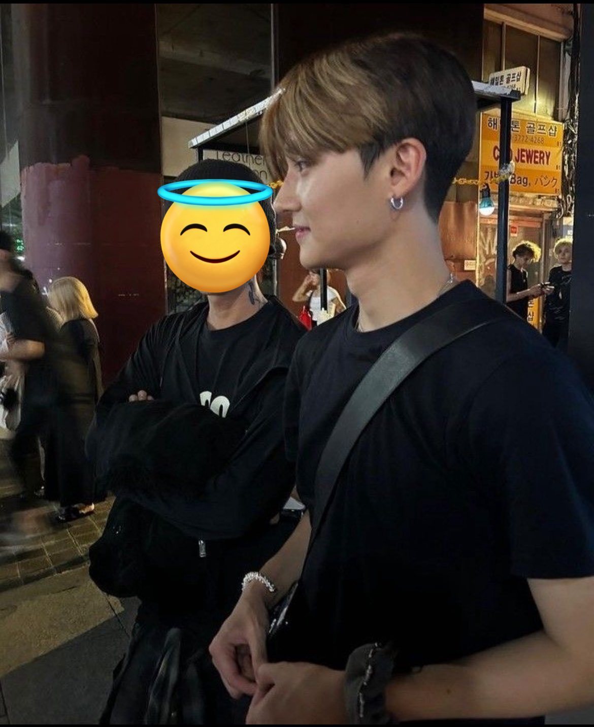 【twi】李相沅近期偶遇照，发色是黑金 ​​​