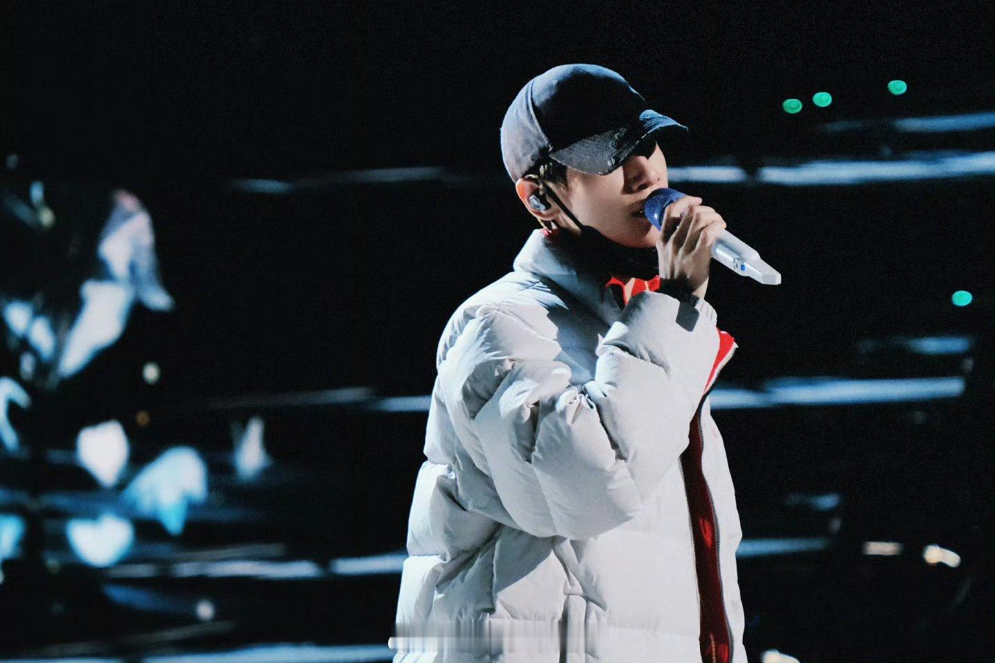 罗云熙江苏卫视跨年彩排图，期待了