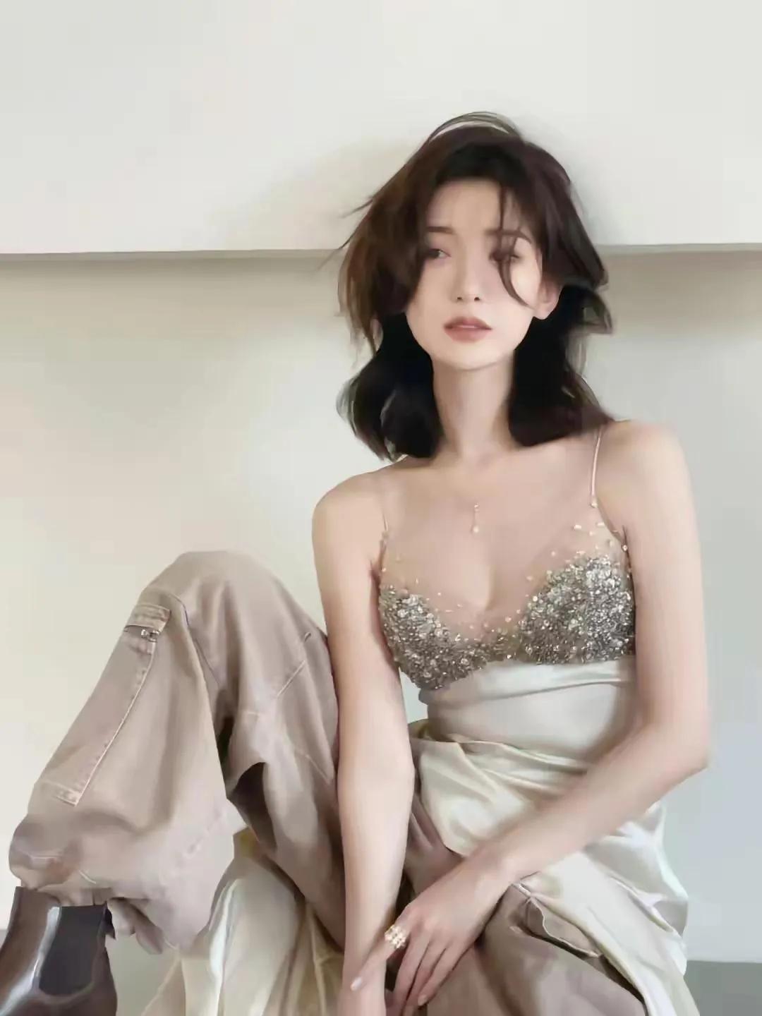 身在福中不知福，毛晓彤要身材有身材，要颜值那也是万里挑一，一般的女孩能比得上她吗