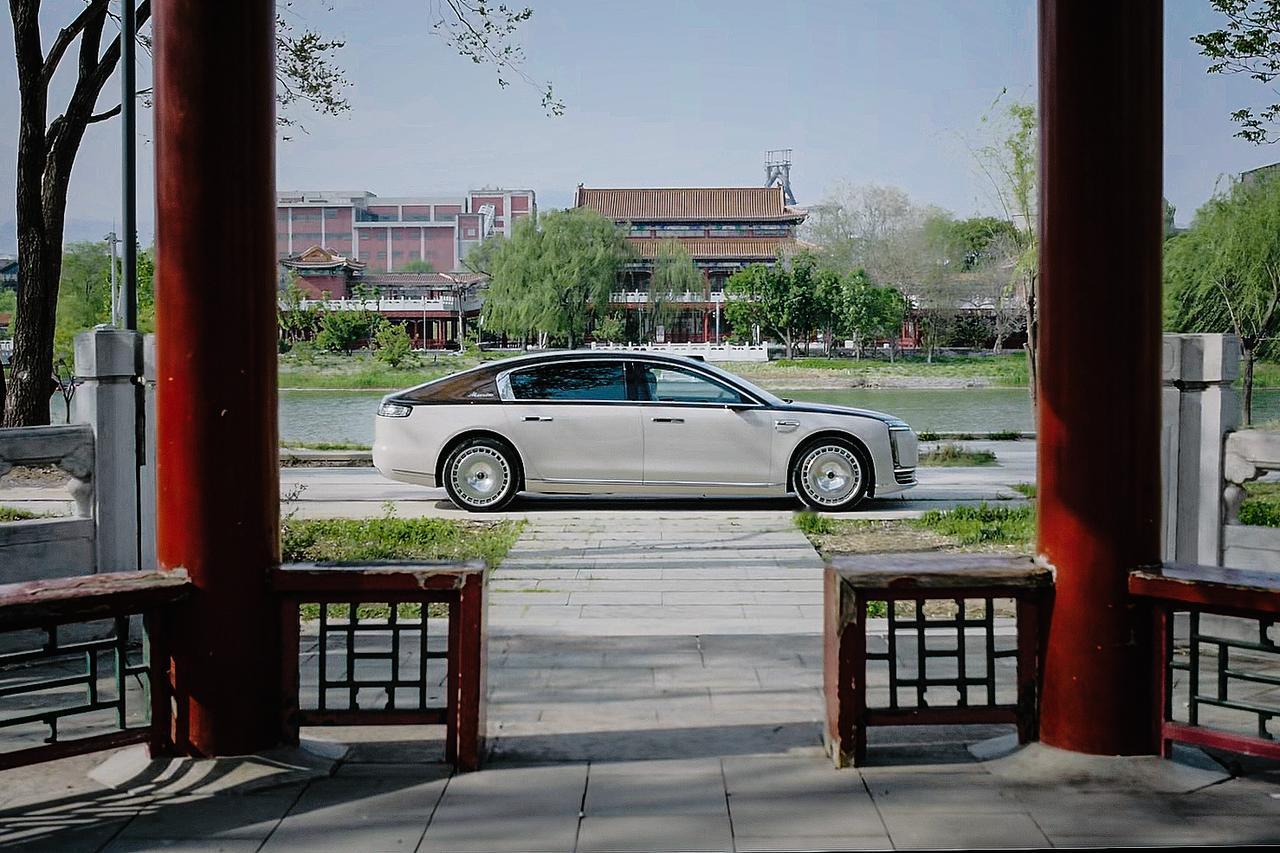 尊界S800契合人生转向，内核沉稳方能笃定前行
看张泉灵的故事，真觉得人生转弯不