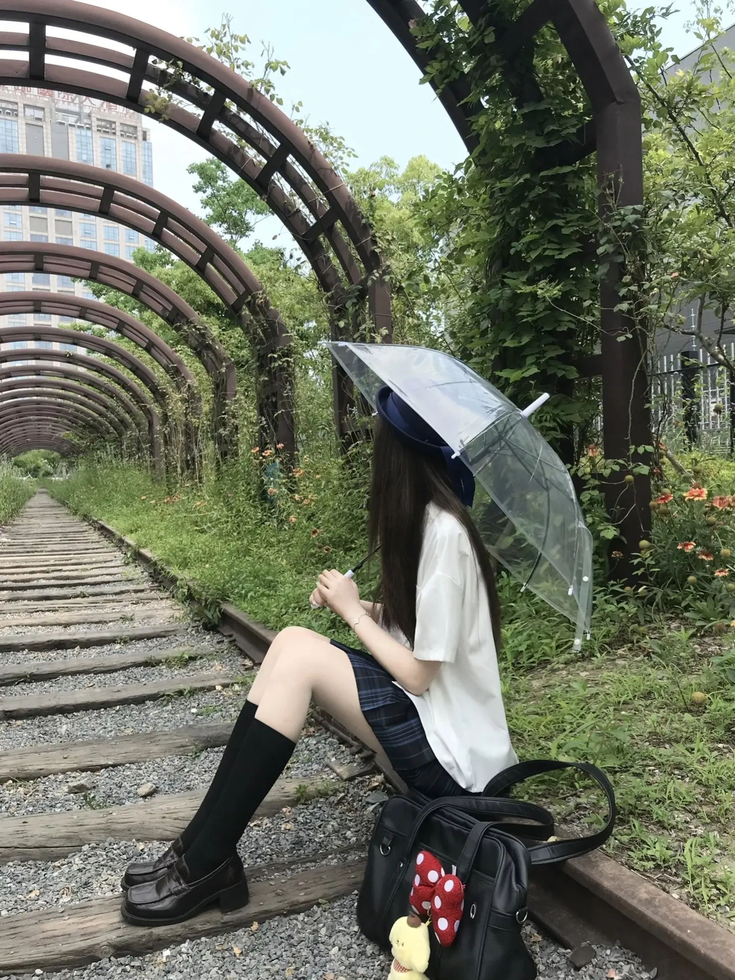 你身上悲伤的味道好呛 但你不愿开窗
