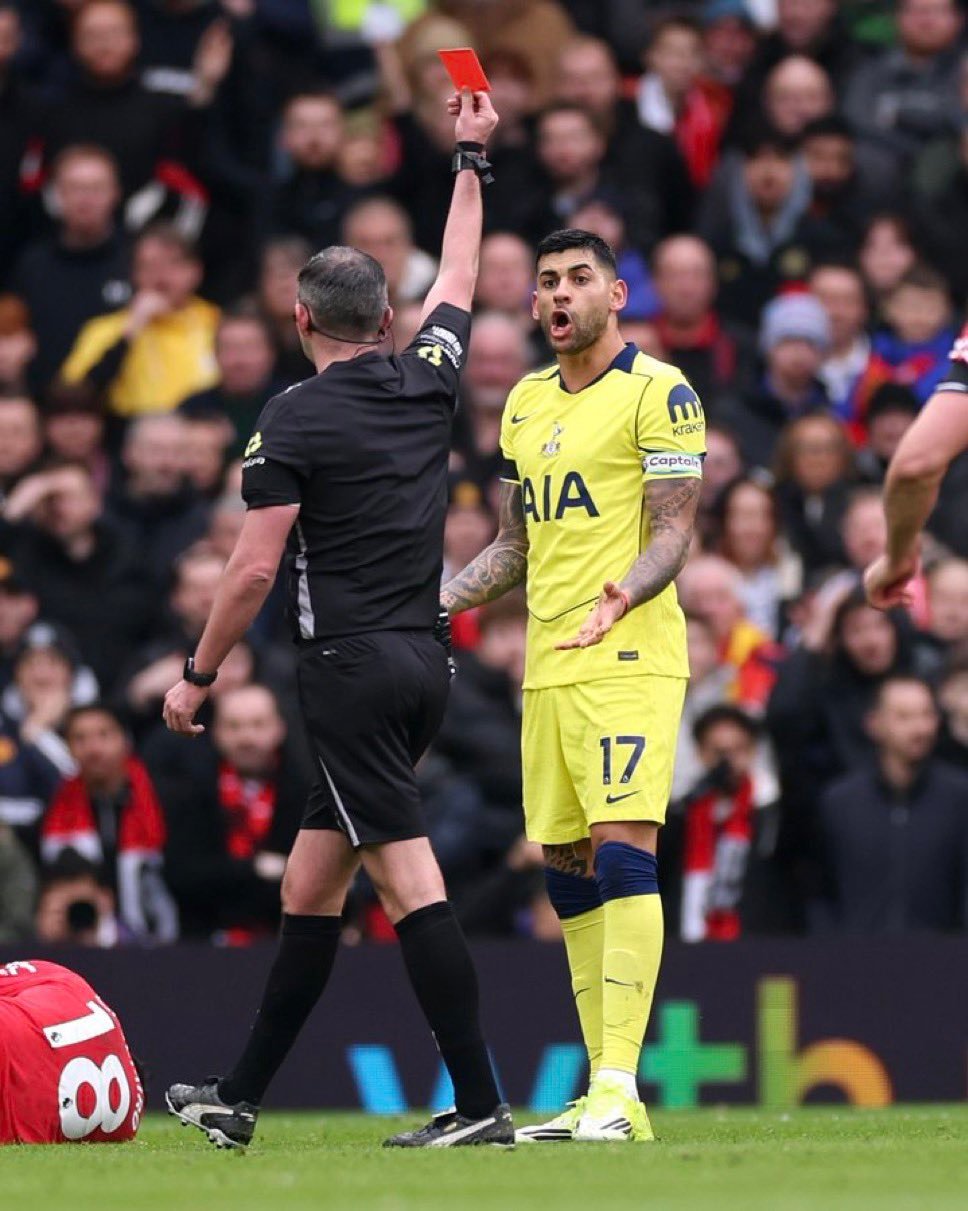 1️⃣比赛前的罗梅罗：在网上表示球队只有11个人可用，每个人应该努力工作承担责任