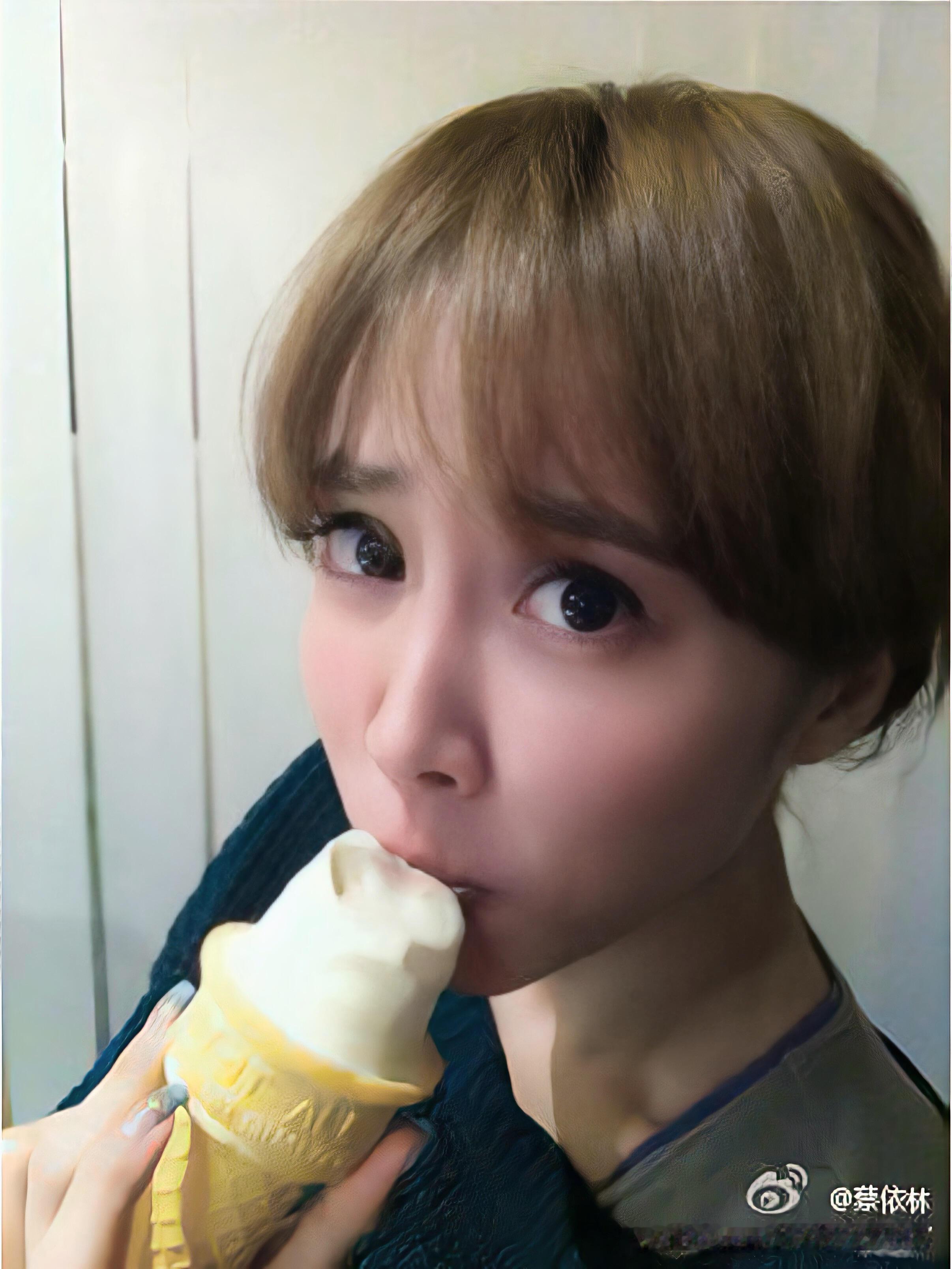 蔡依林的卡姿兰大眼睛好漂亮。