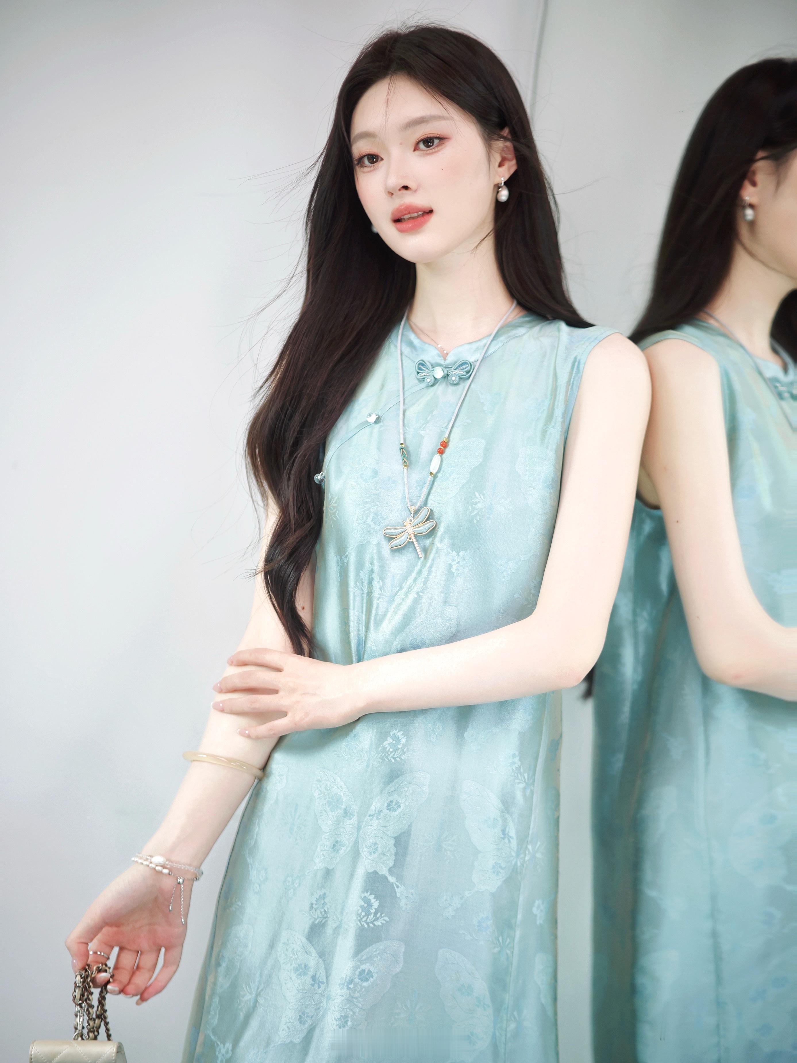 “流光映玉案 溢彩满华筵”100真丝流光绸 美妙到整个人都在发光啊！ 