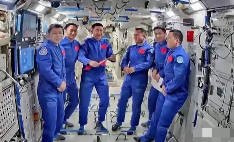 估计现在最让人担心的，就是神舟二十号的航天员


不是任务没完成，也不是交接出问