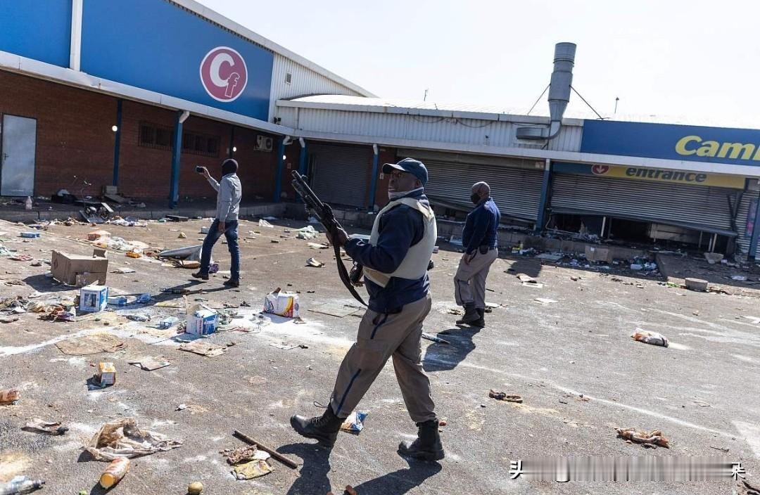 【突发！尼日尔首都机场遭恐袭致20死11捕，中国使馆紧急提醒！】

当地时间1月